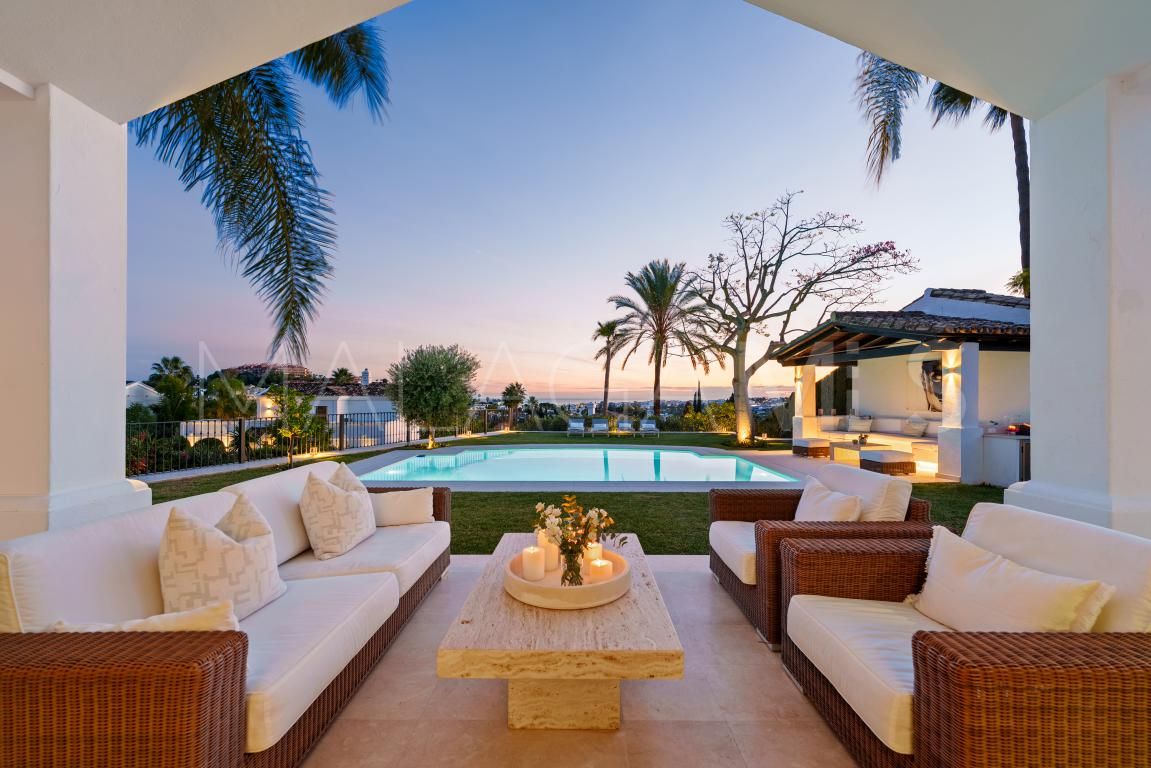 Villa for sale in Nueva Andalucia