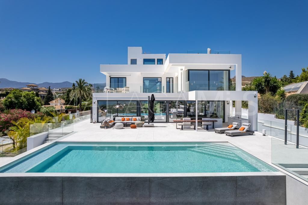 Buy Altos del Paraiso 6 bedrooms villa