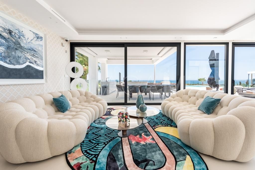 Buy Altos del Paraiso 6 bedrooms villa