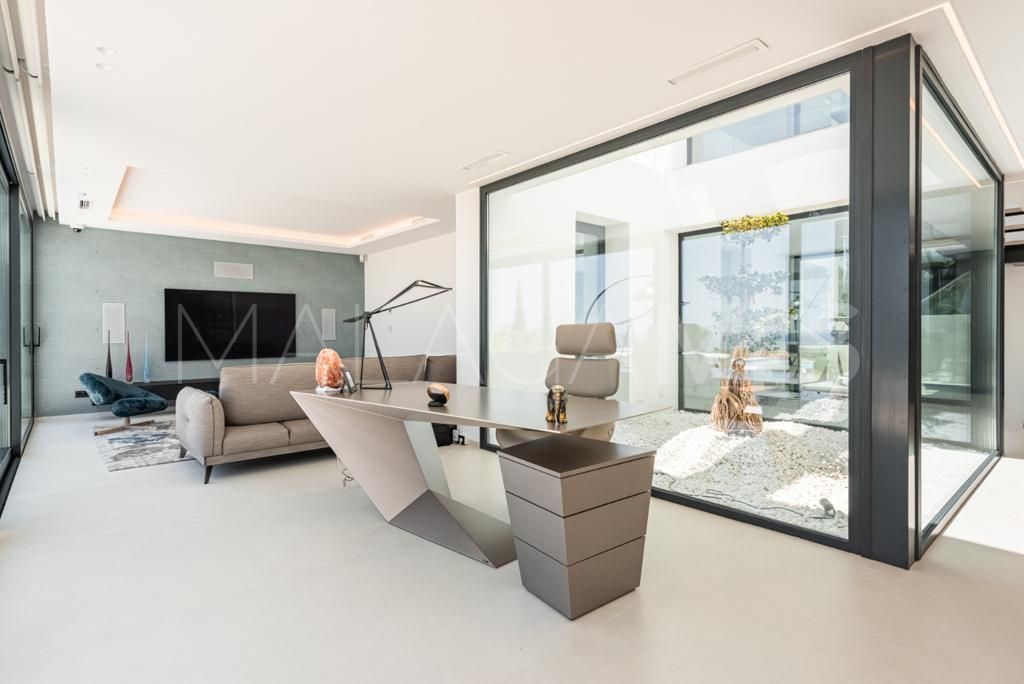 Buy Altos del Paraiso 6 bedrooms villa