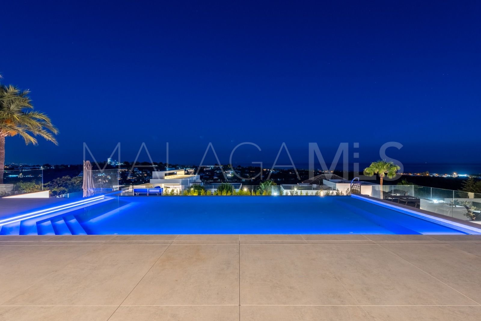 Buy Altos del Paraiso 6 bedrooms villa