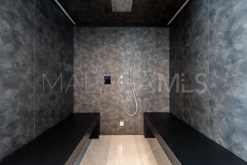 Buy Altos del Paraiso 6 bedrooms villa