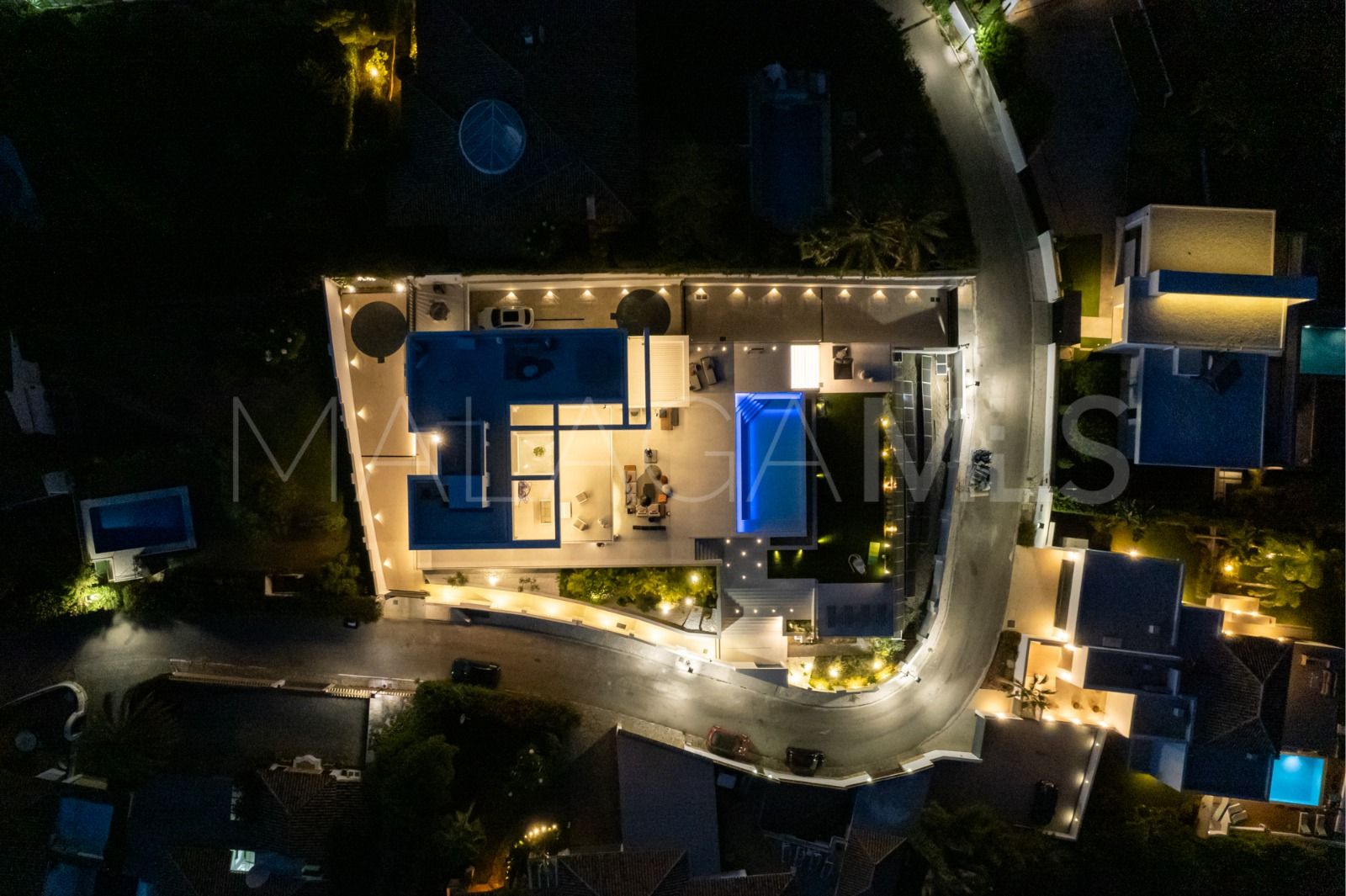 Buy Altos del Paraiso 6 bedrooms villa