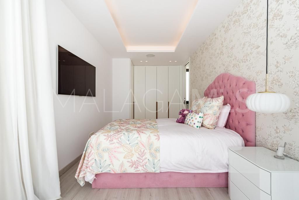 Buy Altos del Paraiso 6 bedrooms villa