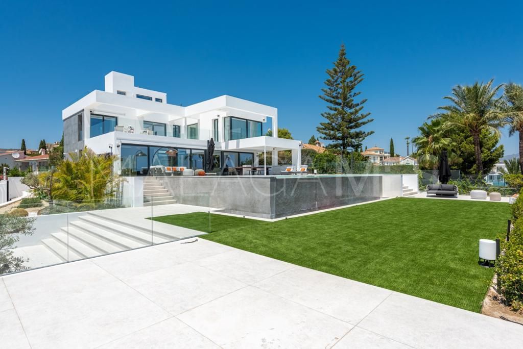 Buy Altos del Paraiso 6 bedrooms villa