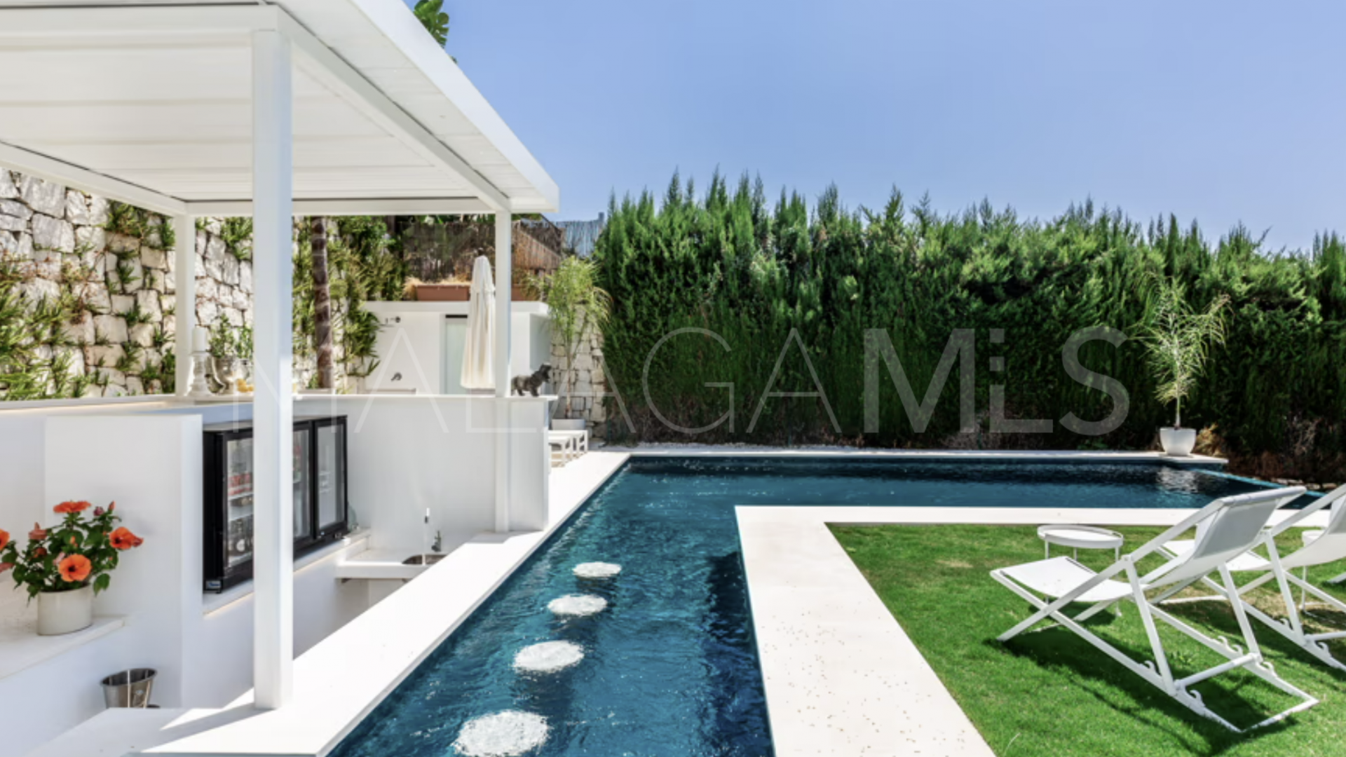 Villa for sale in Nueva Andalucia