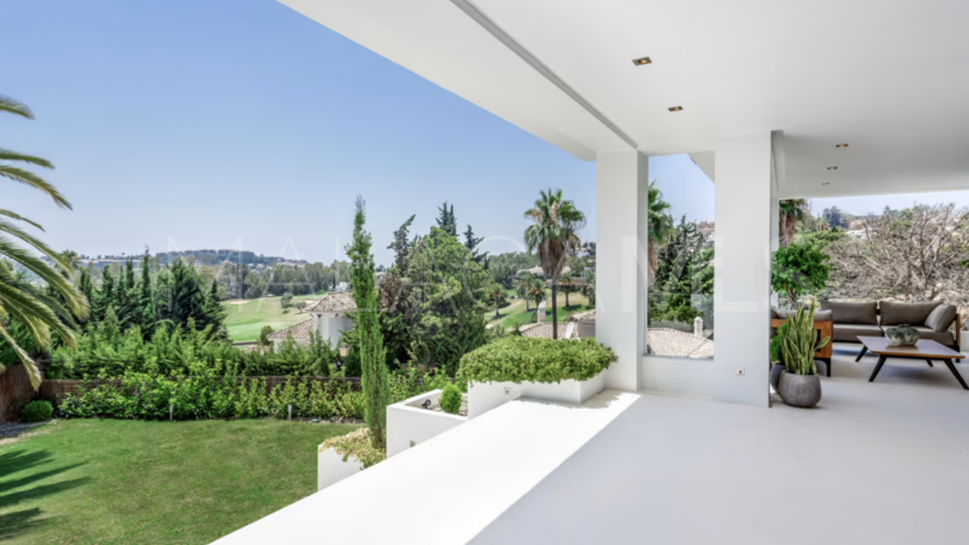 Villa for sale in Nueva Andalucia