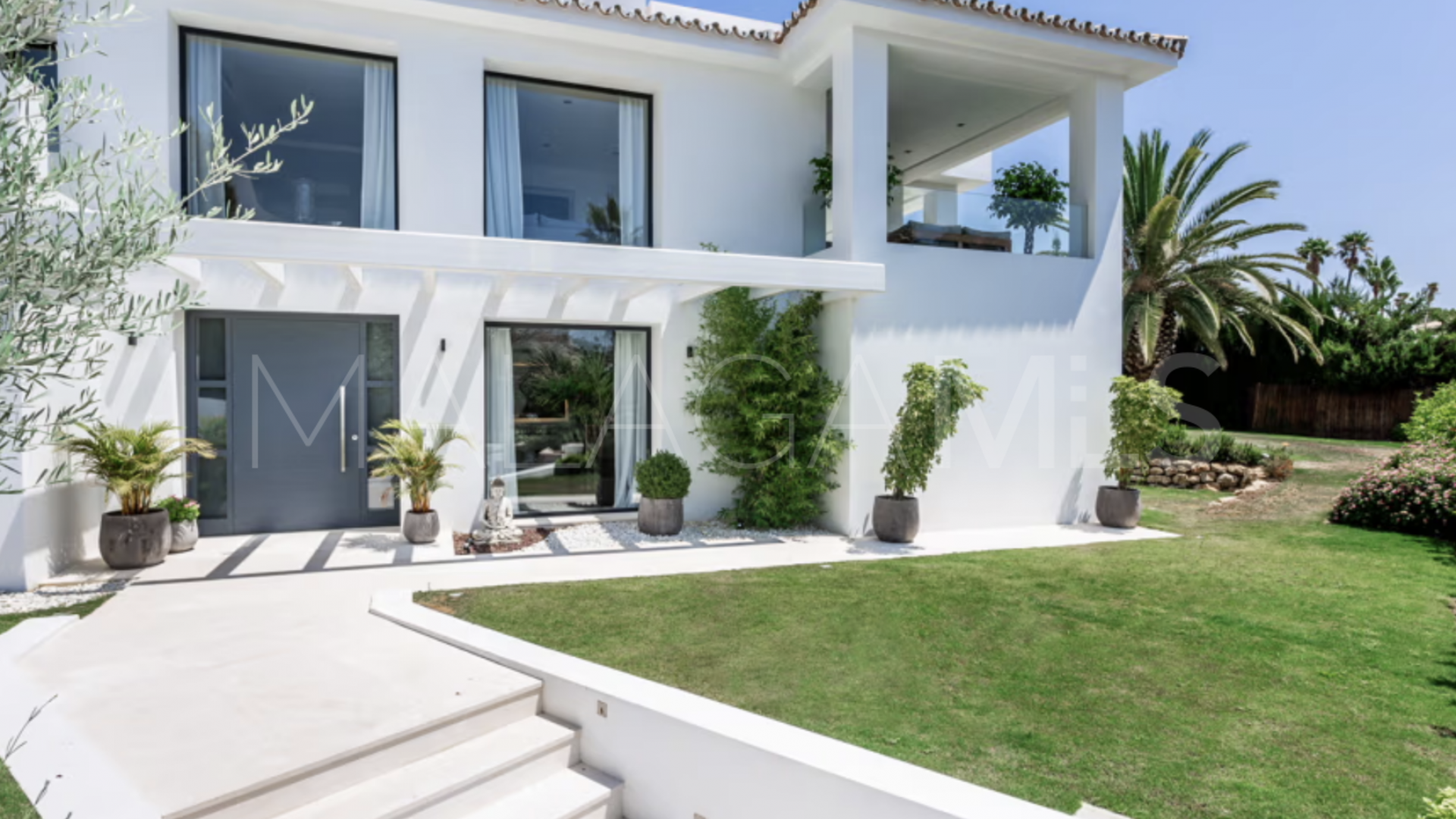 Villa for sale in Nueva Andalucia