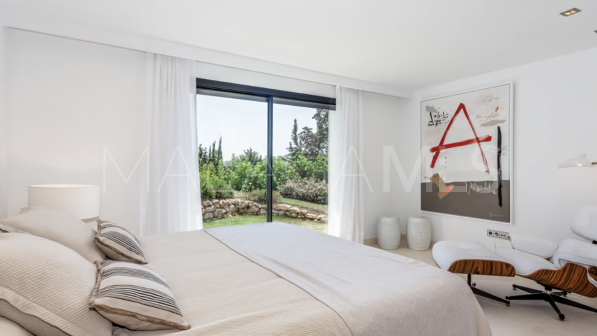 Villa for sale in Nueva Andalucia