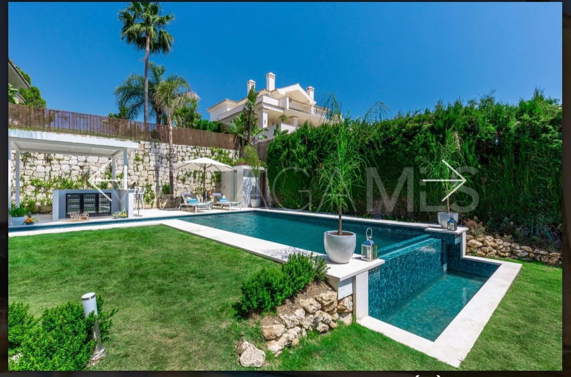 Villa for sale in Nueva Andalucia