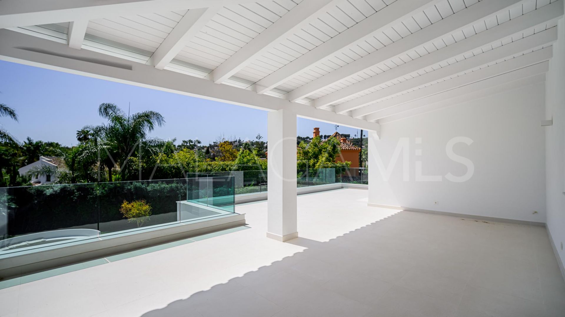 Villa for sale in Nueva Andalucia