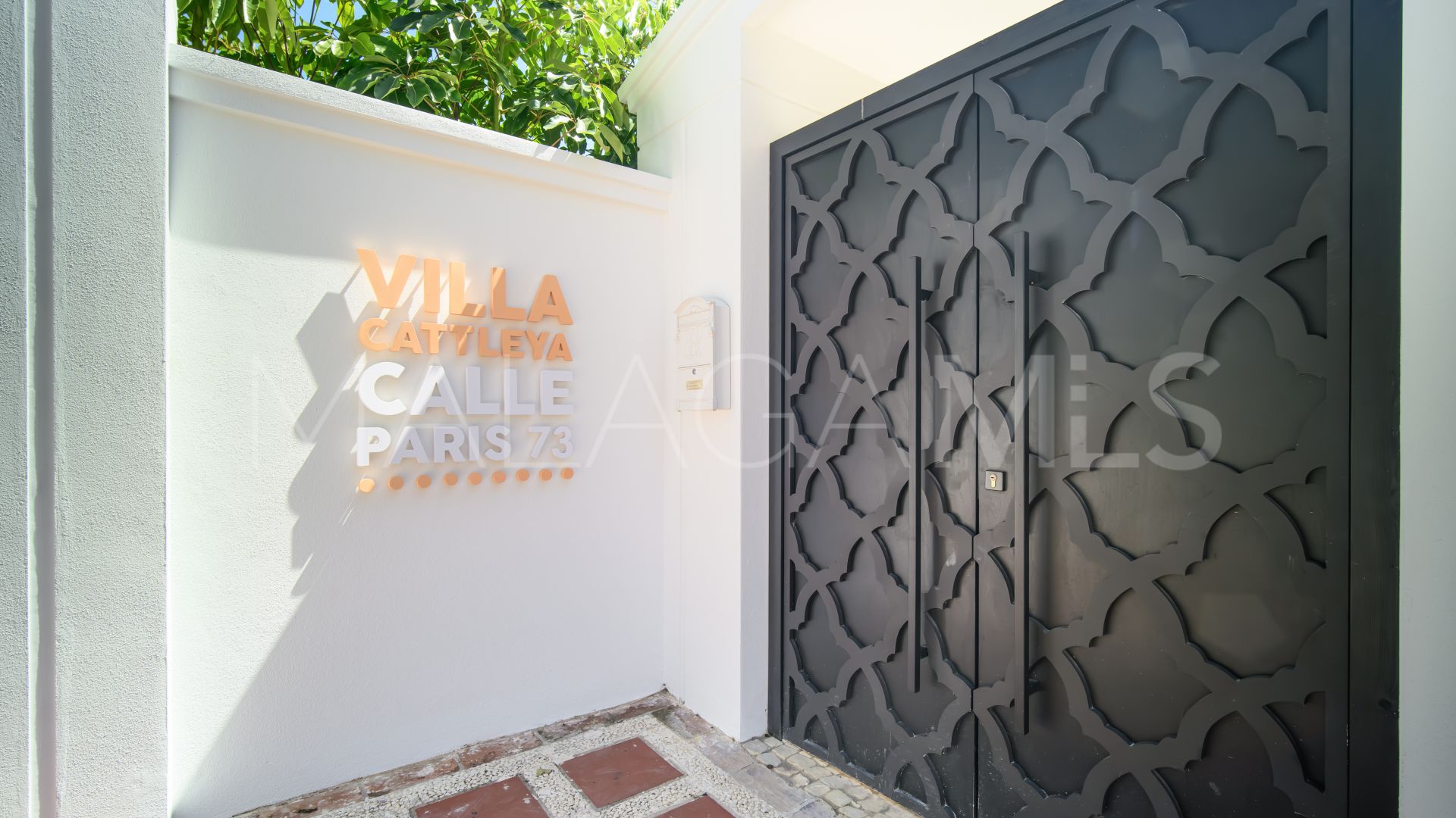 Villa for sale in Nueva Andalucia