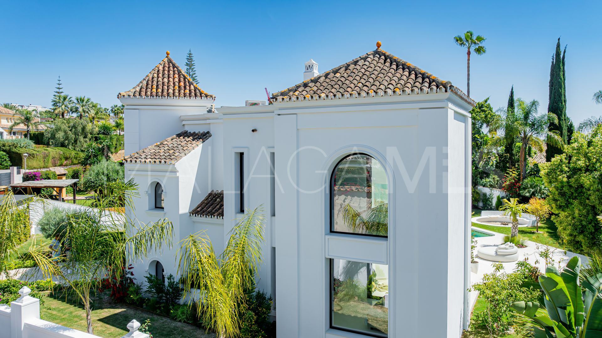 Villa for sale in Nueva Andalucia