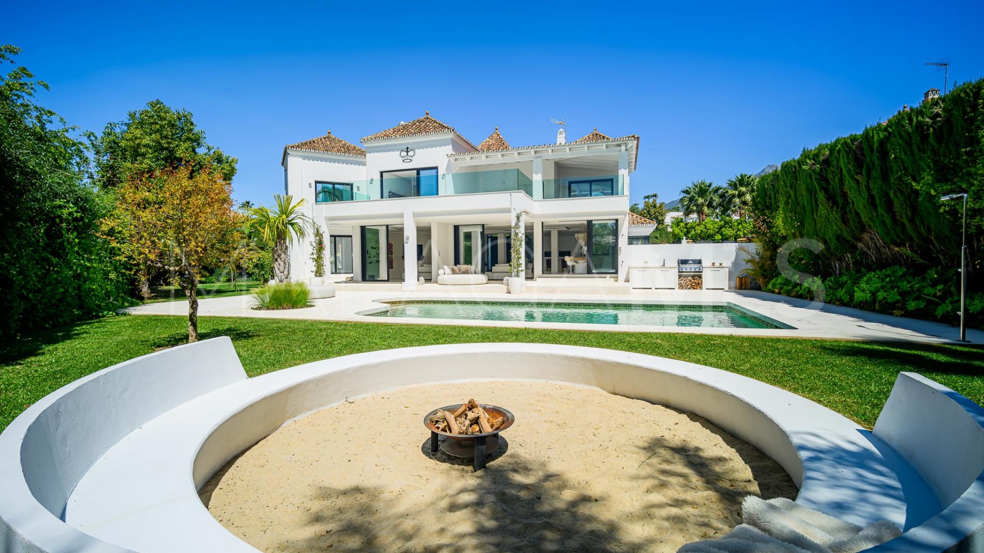 Villa for sale in Nueva Andalucia