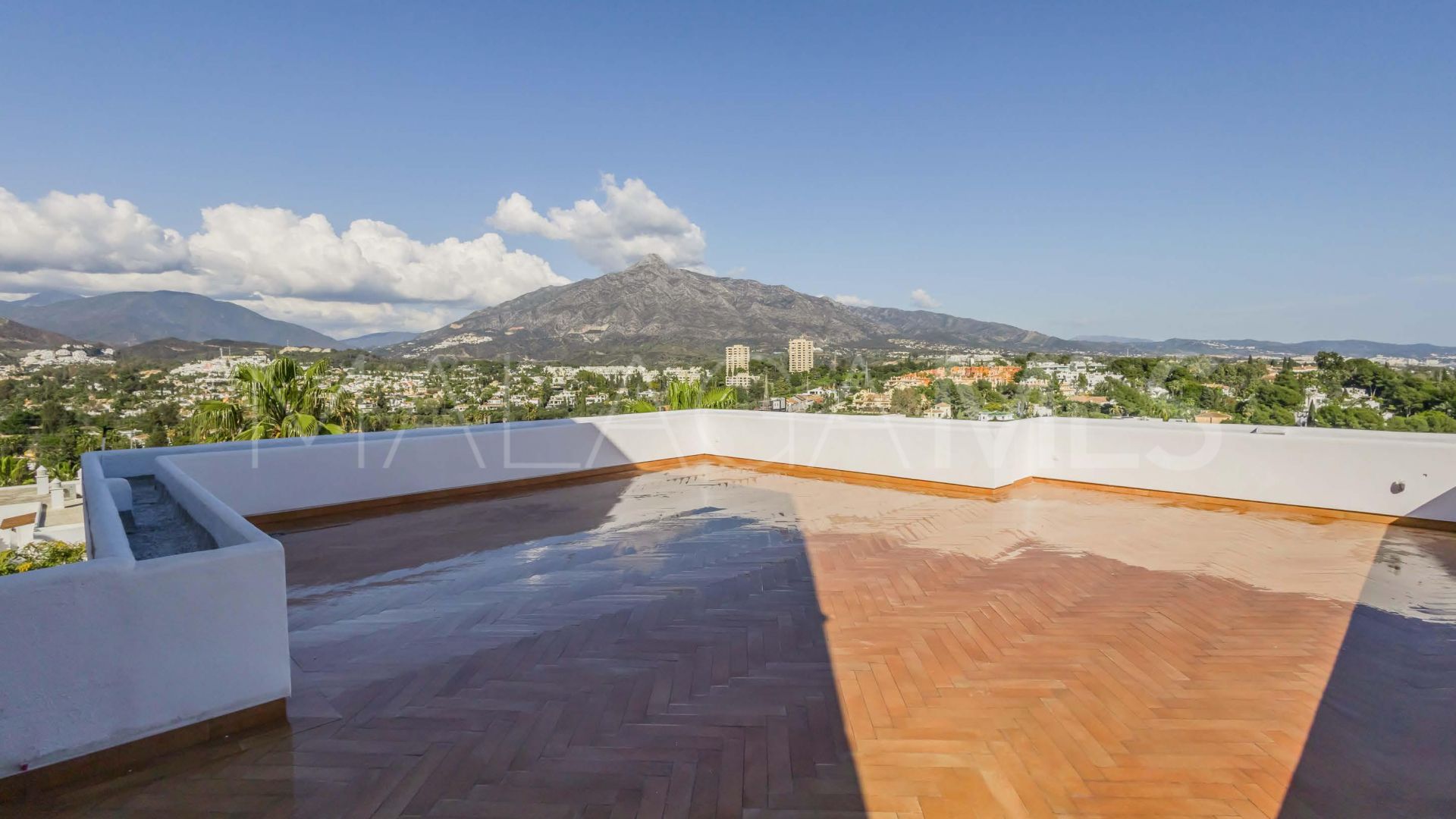 Takvåning for sale in Nueva Andalucia