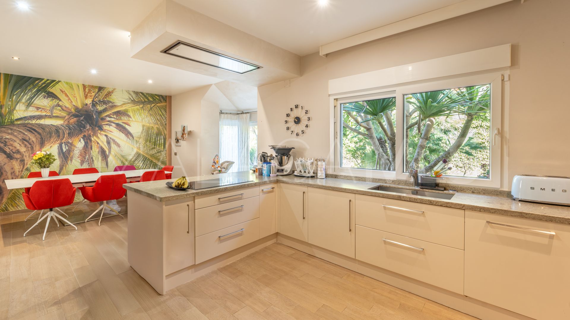 Villa for sale in Guadalmina Baja