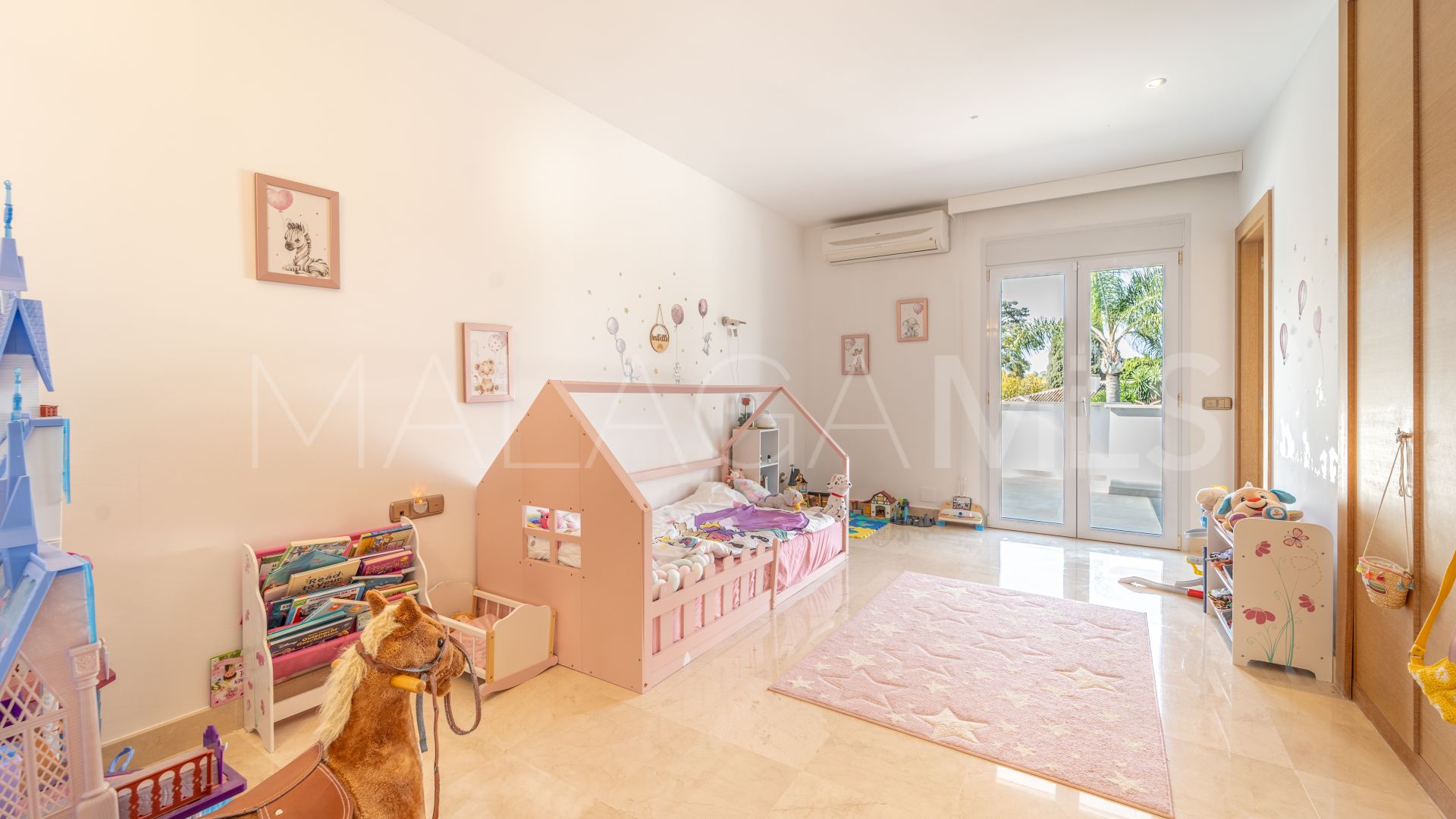 Villa for sale in Guadalmina Baja