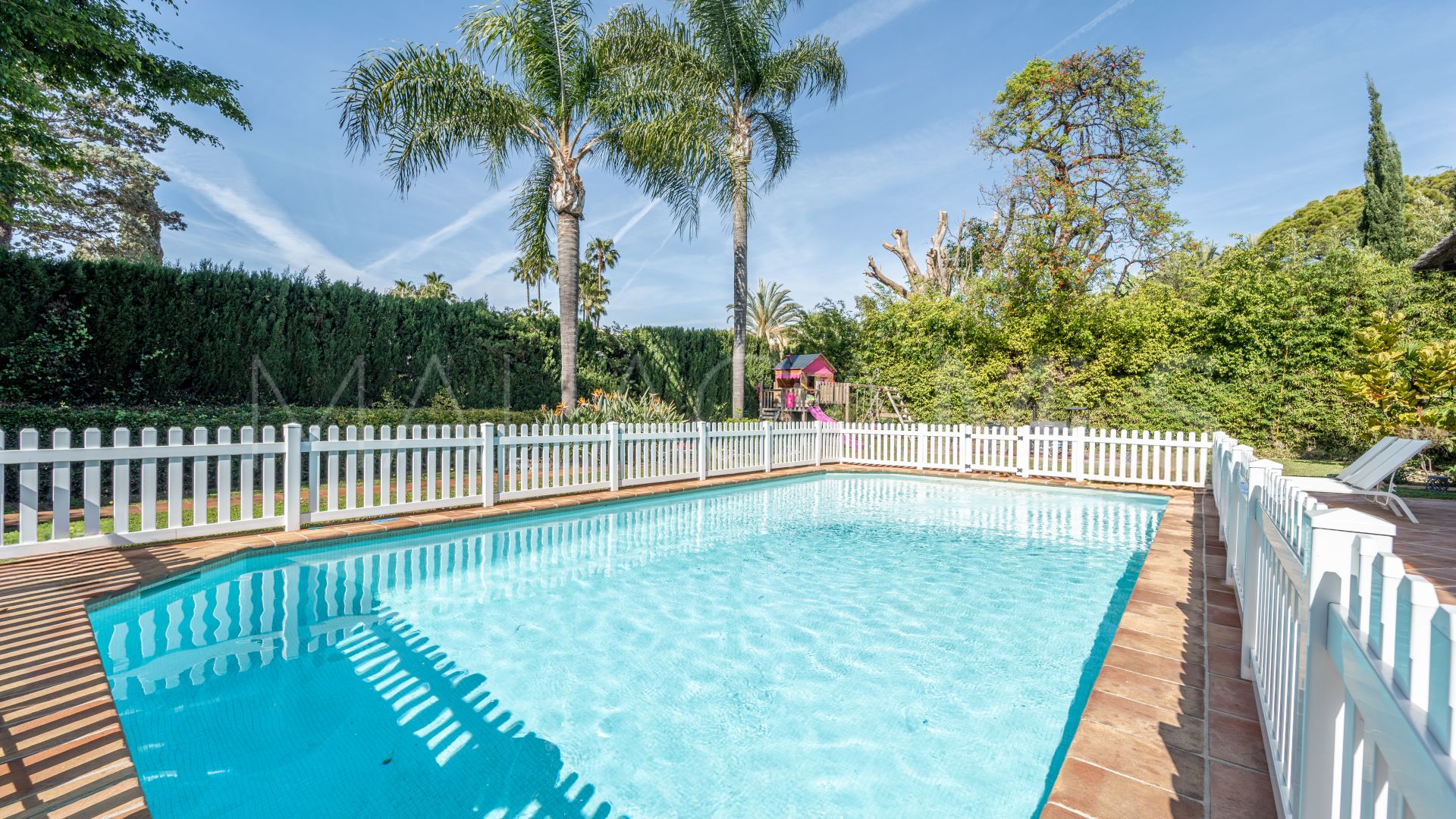 Villa for sale in Guadalmina Baja