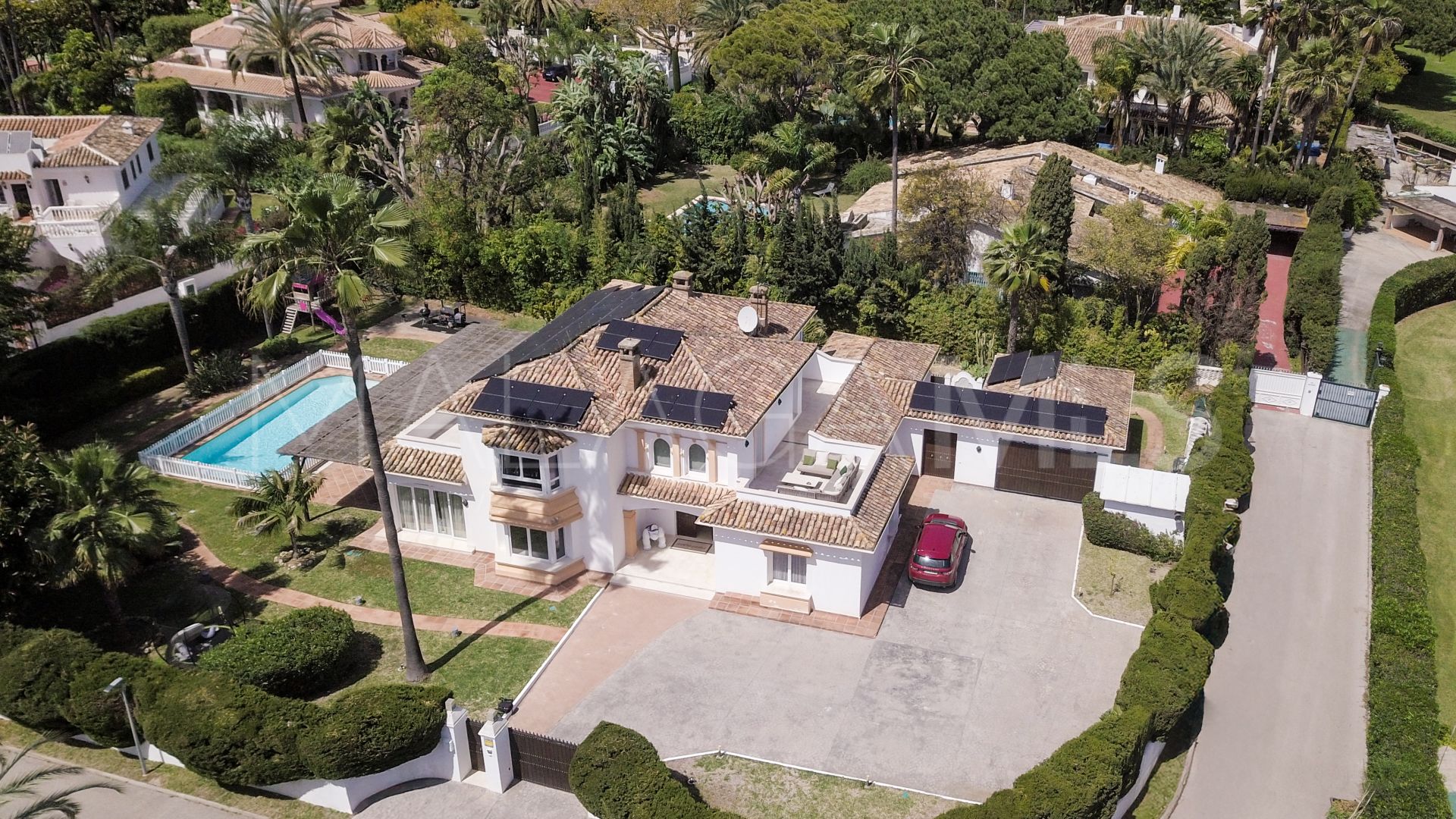 Villa for sale in Guadalmina Baja