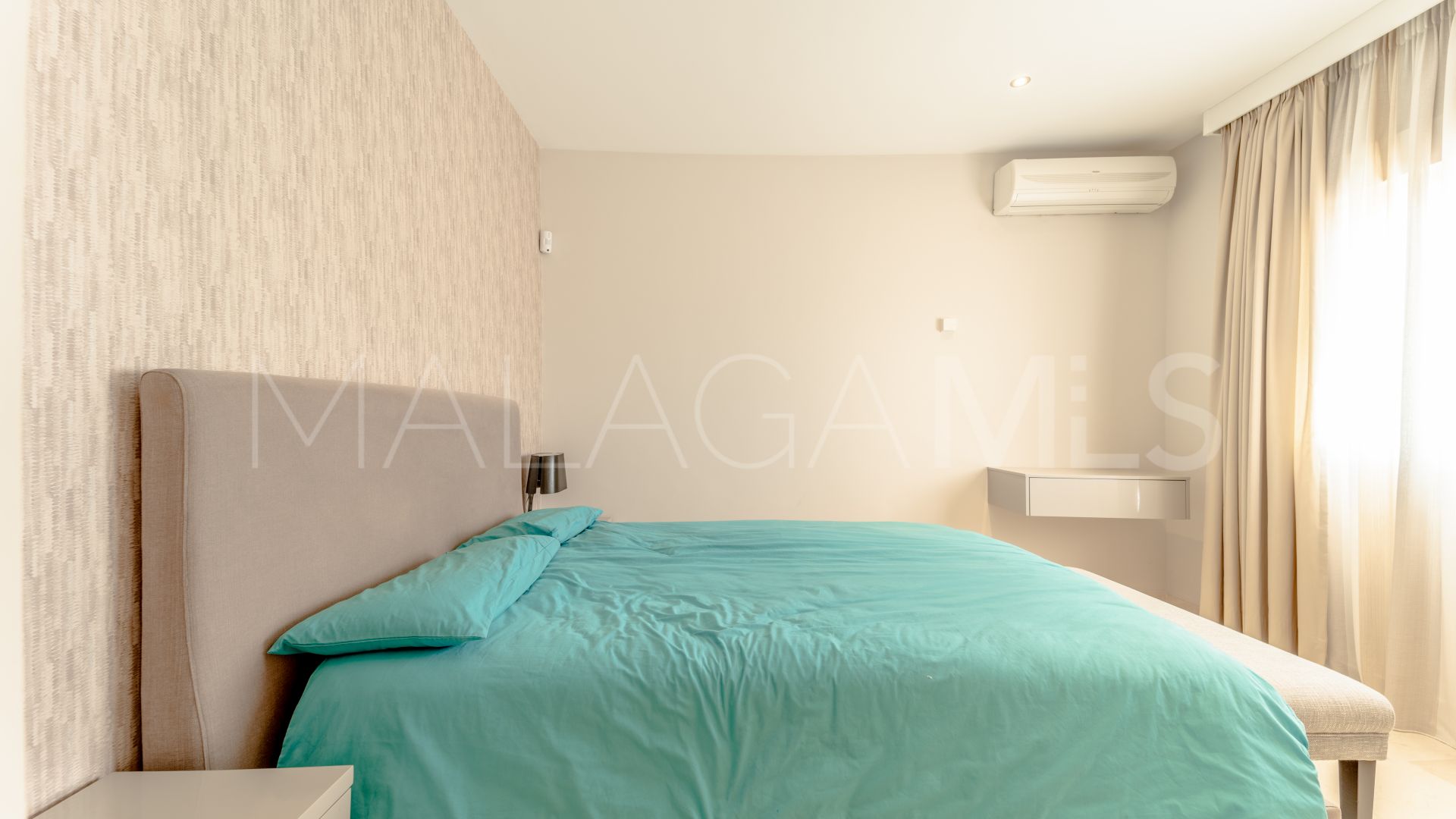 Villa for sale in Guadalmina Baja