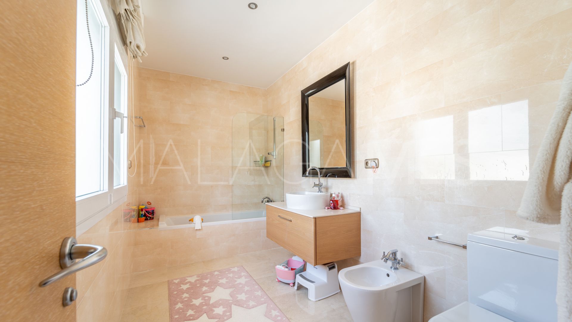 Villa for sale in Guadalmina Baja