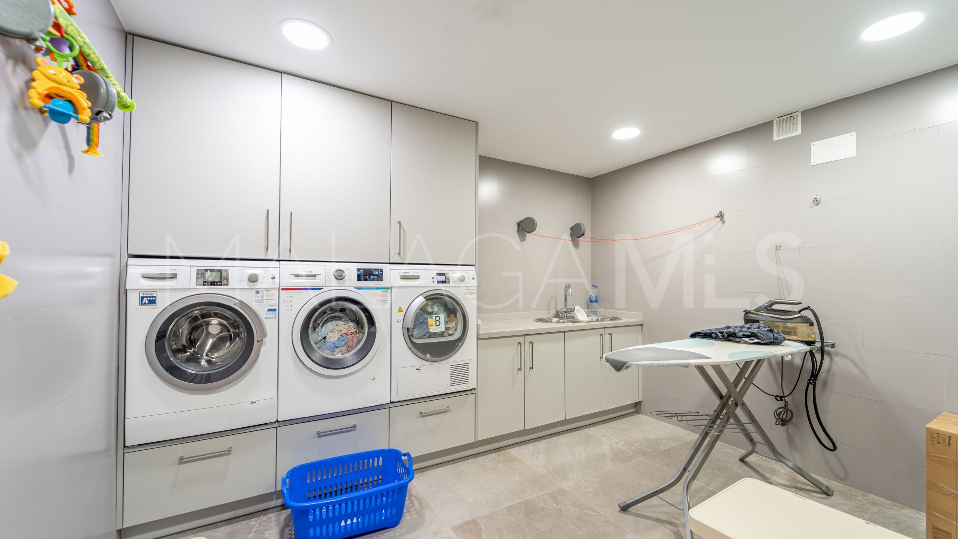 Villa for sale in Guadalmina Baja