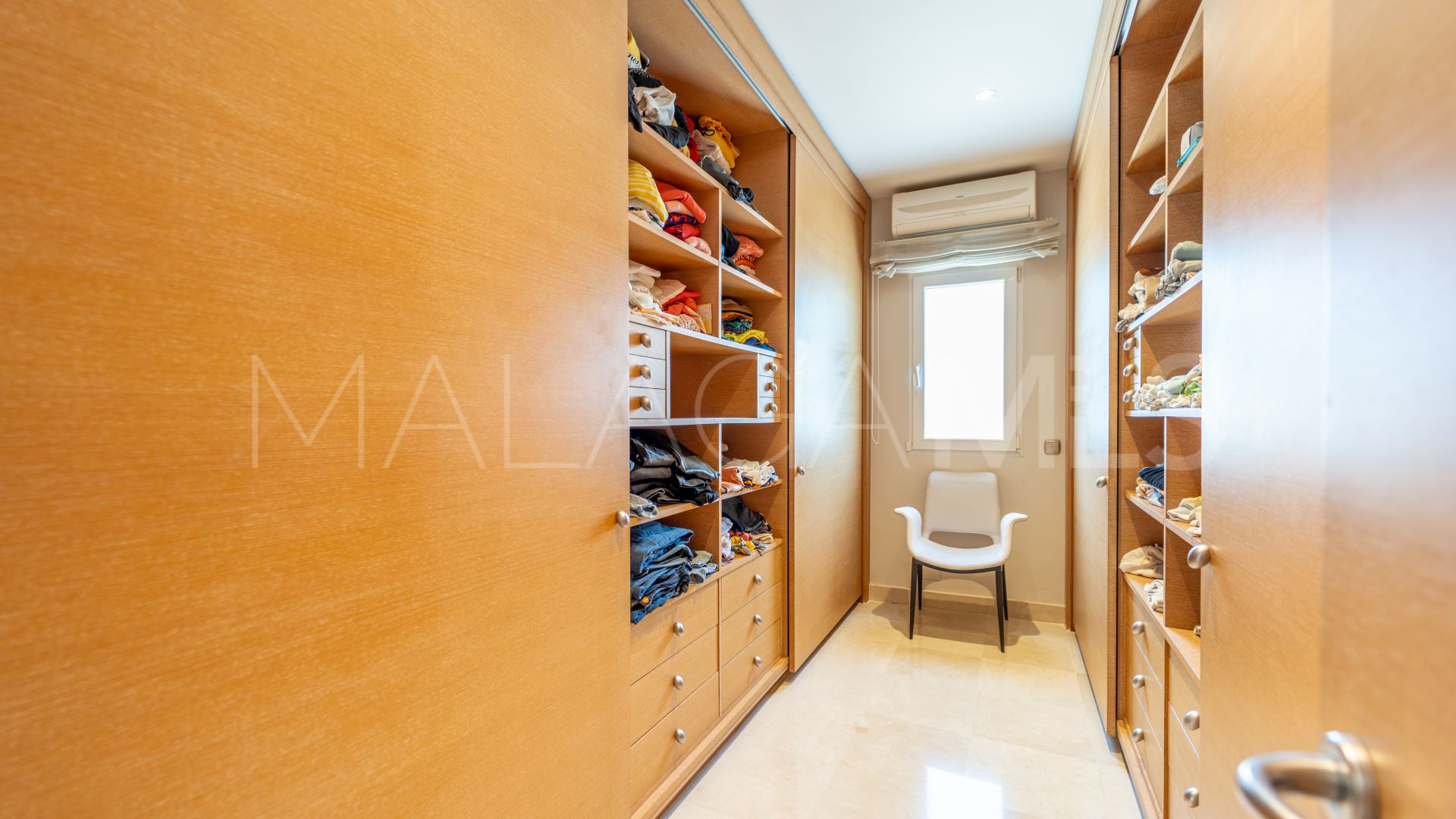 Villa for sale in Guadalmina Baja