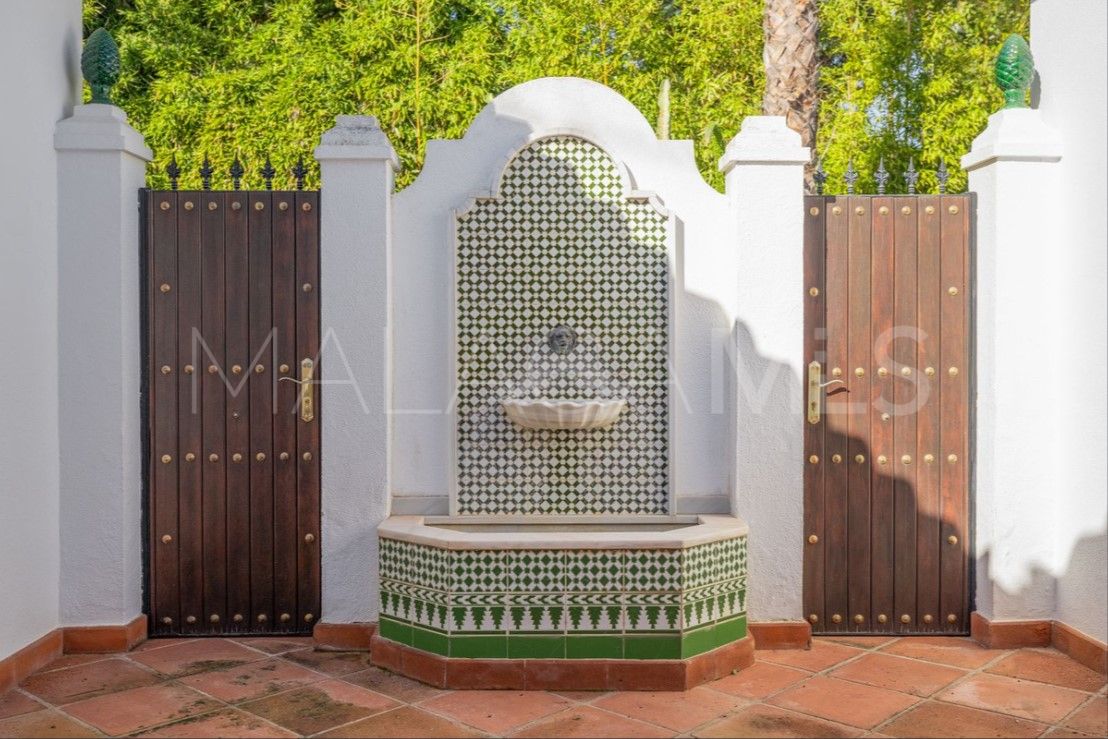 Villa for sale in Guadalmina Baja