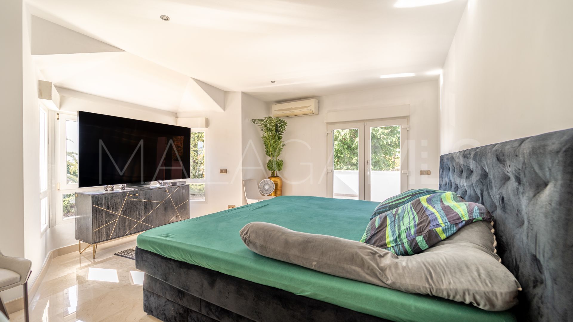 Villa for sale in Guadalmina Baja
