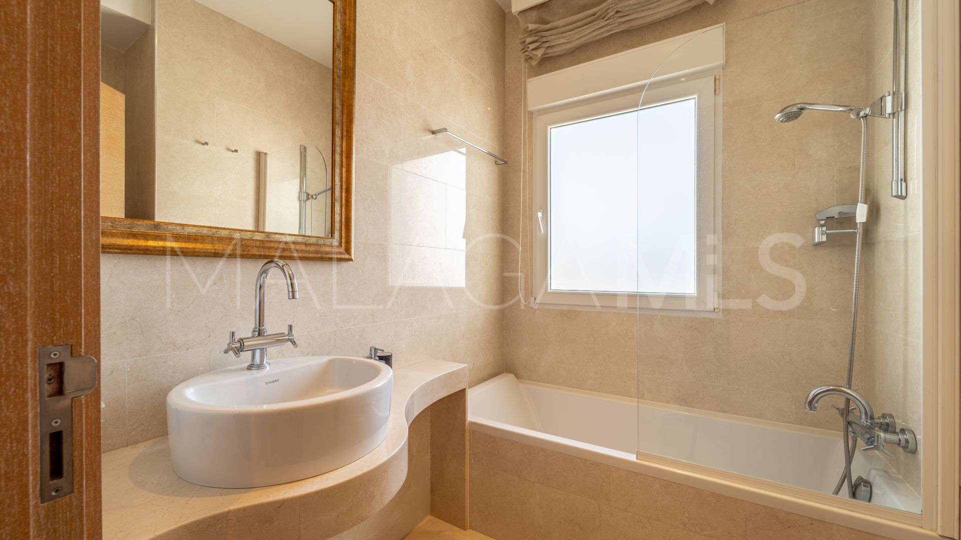 Villa for sale in Guadalmina Baja