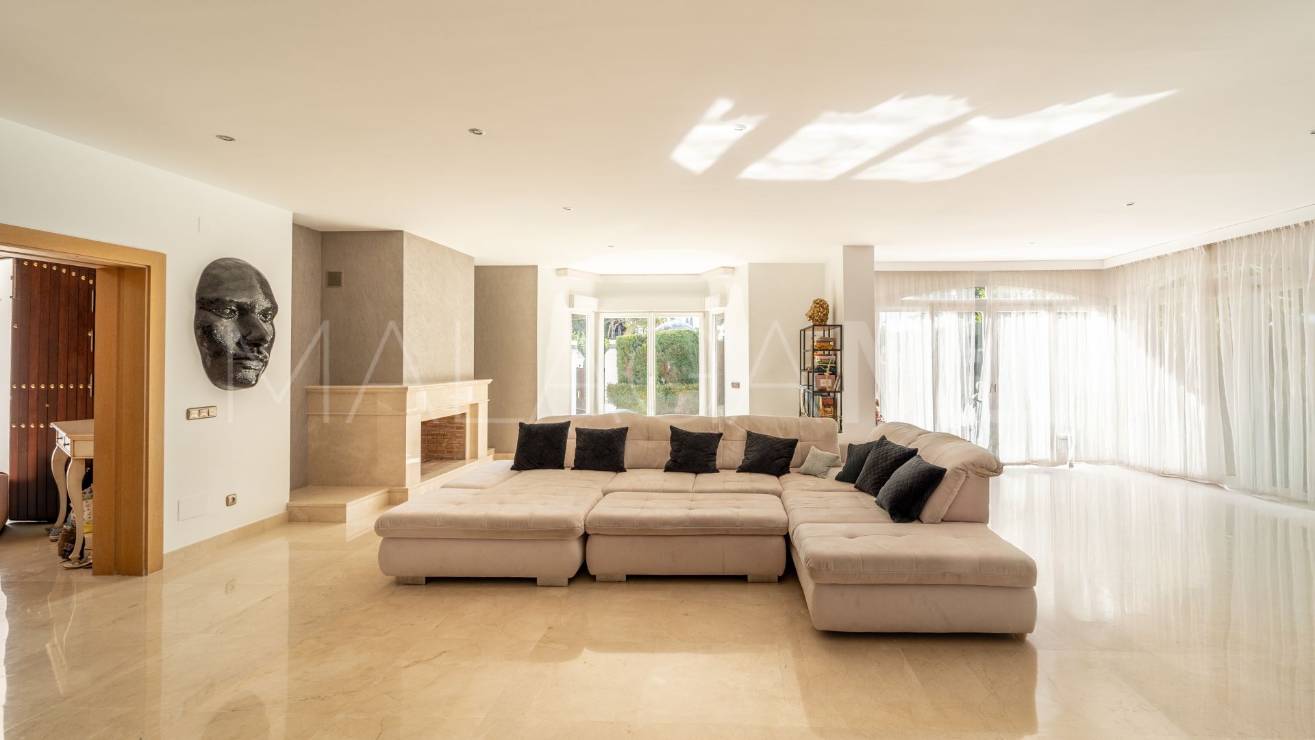 Villa for sale in Guadalmina Baja