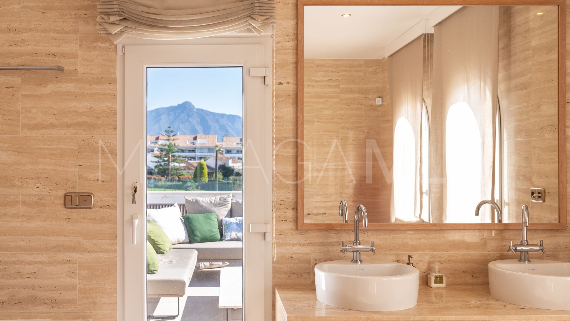 Villa for sale in Guadalmina Baja