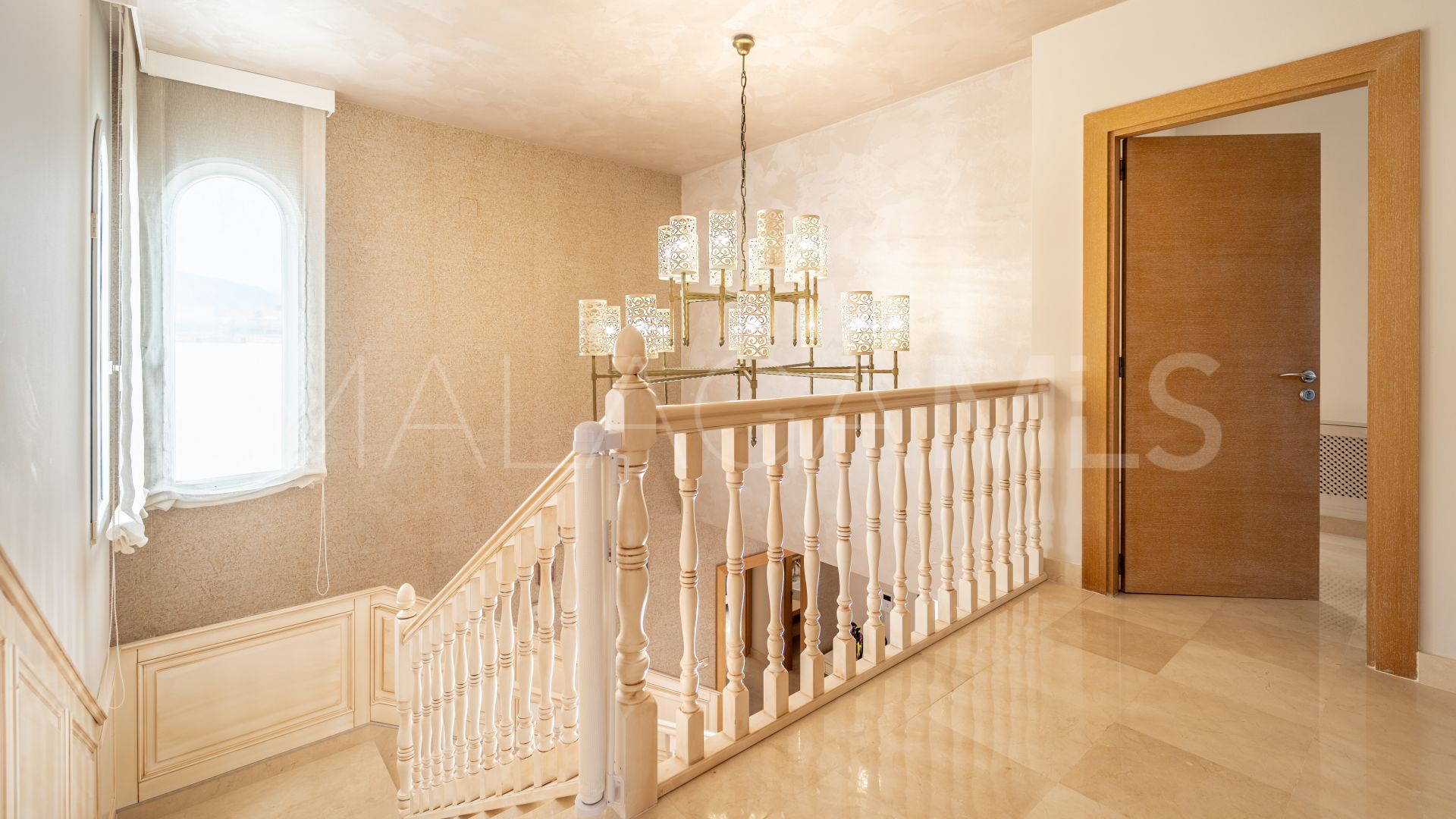 Villa for sale in Guadalmina Baja