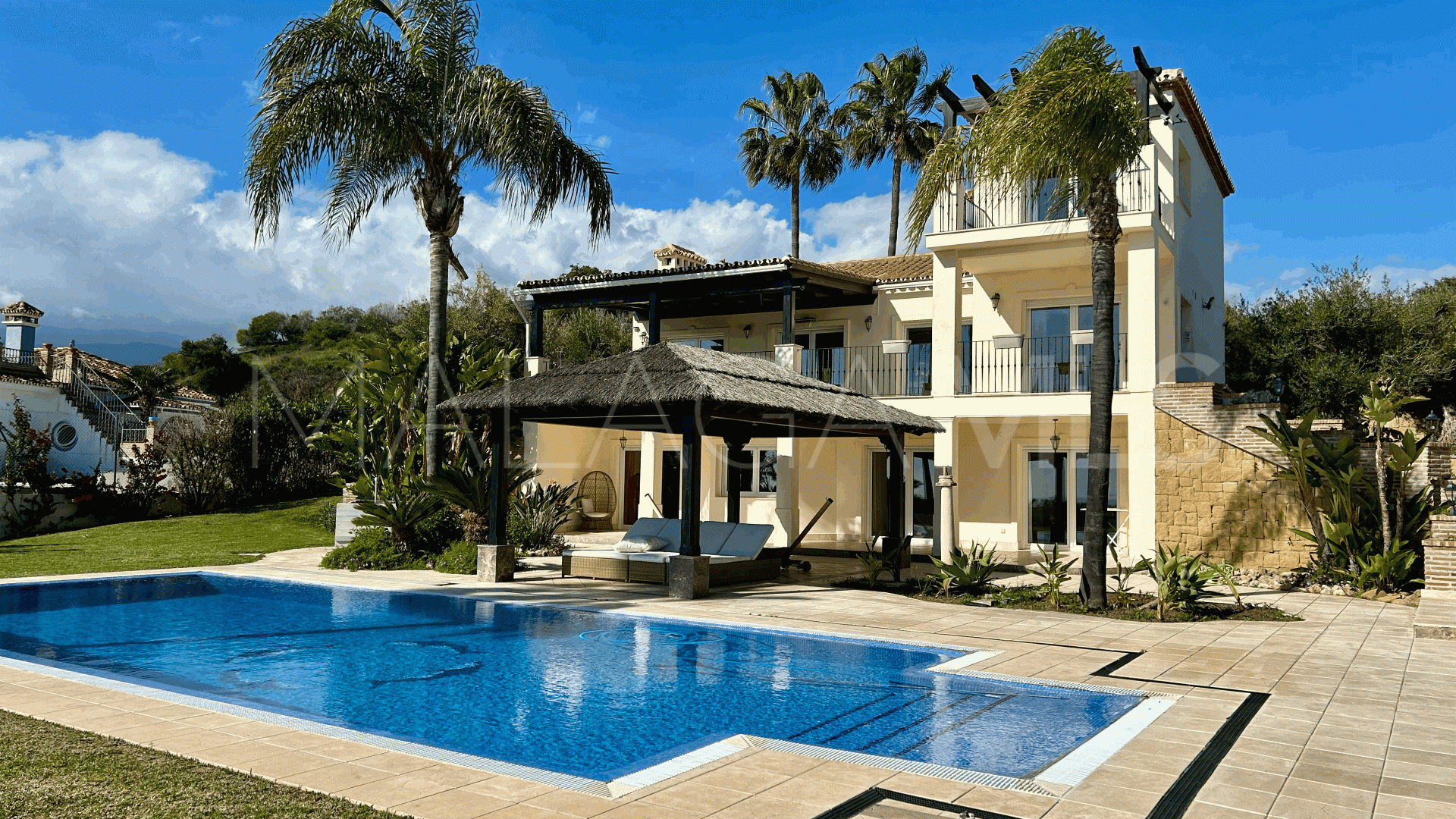Villa for sale in Estepona