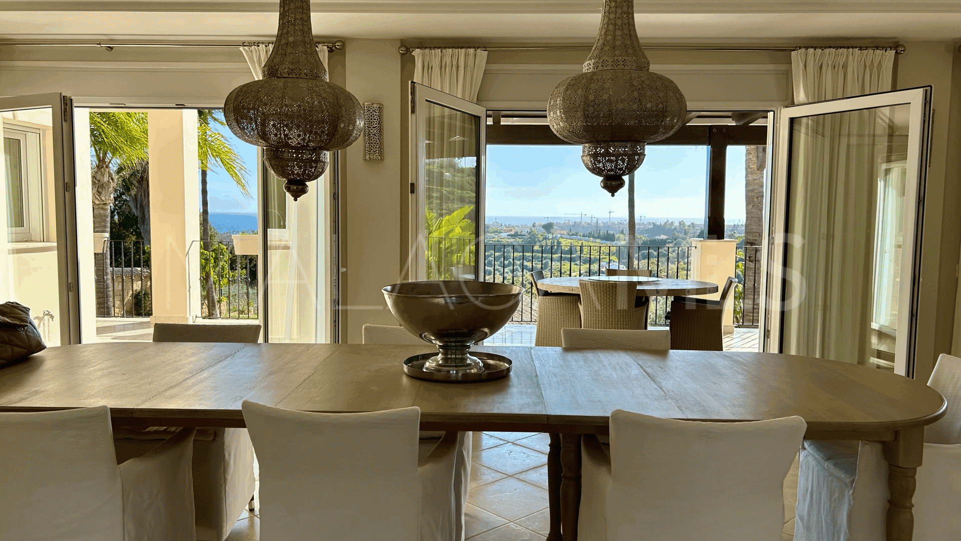 Villa for sale in Estepona