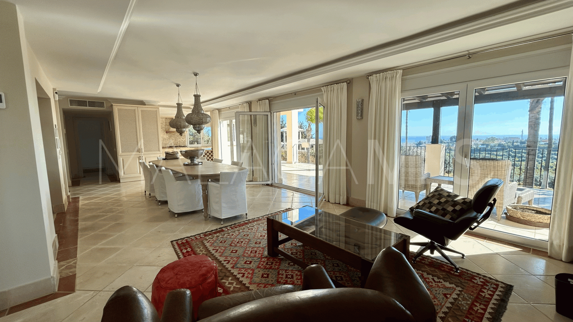 Villa for sale in Estepona