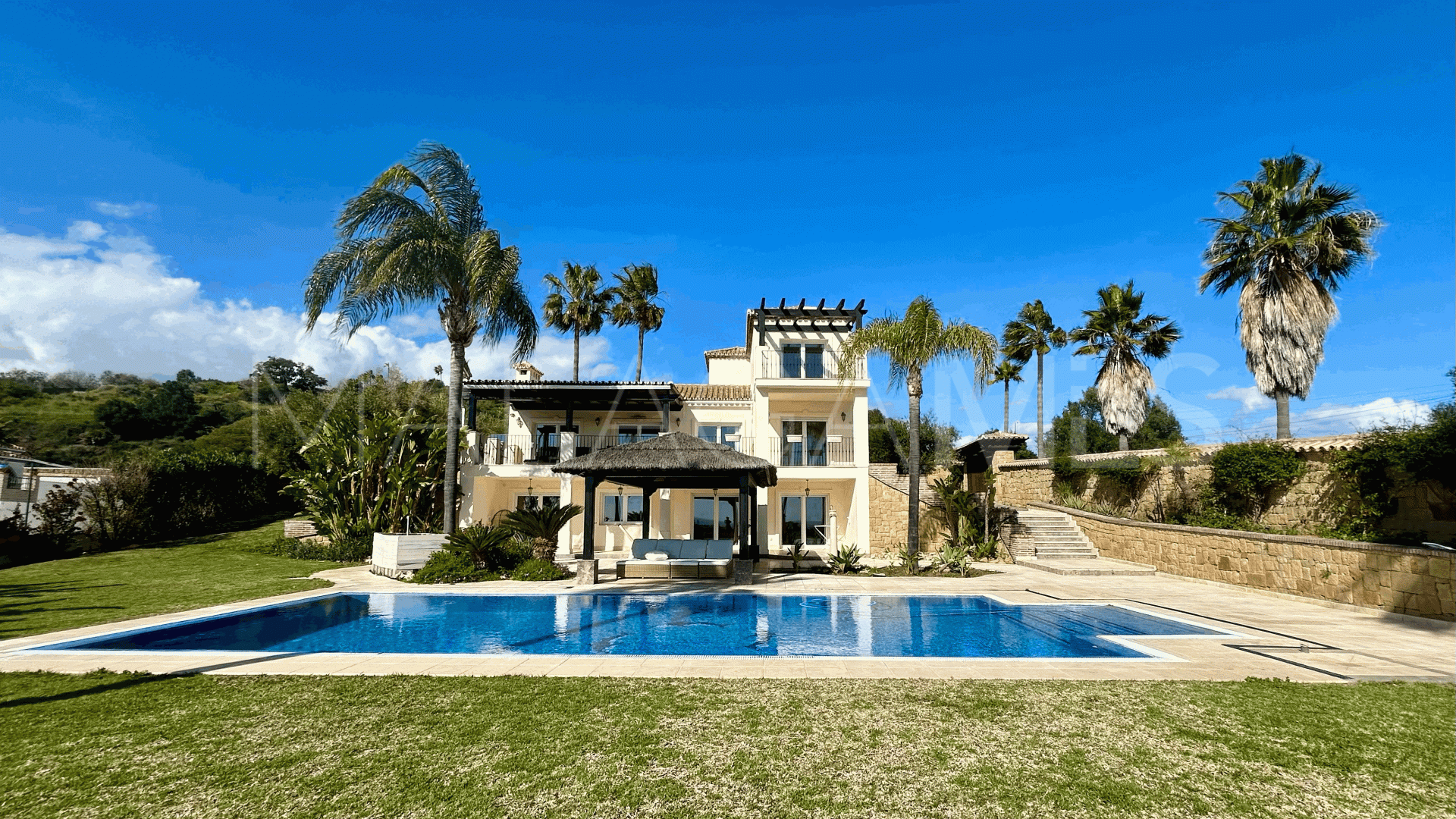 Villa for sale in Estepona