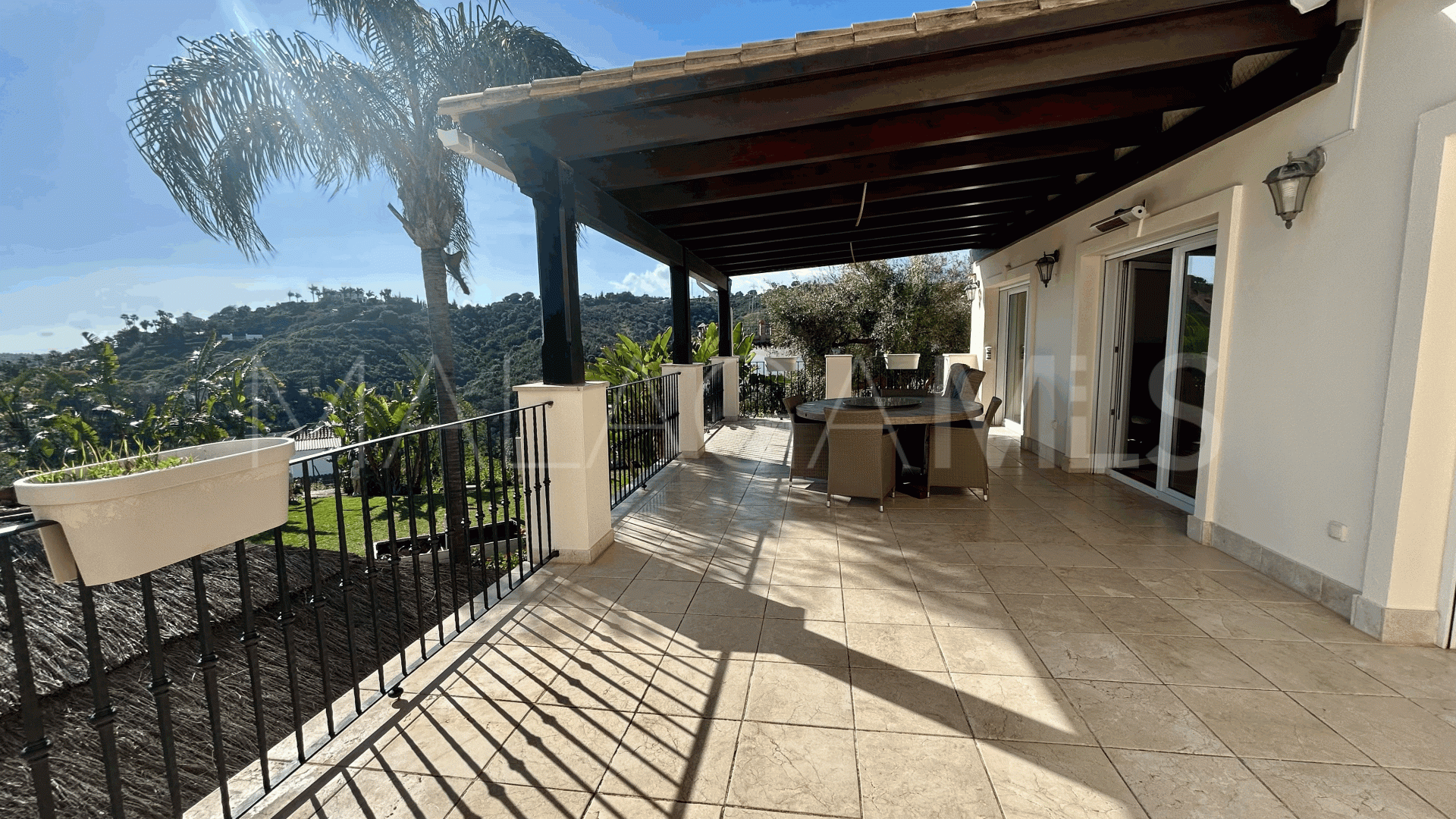 Villa for sale in Estepona