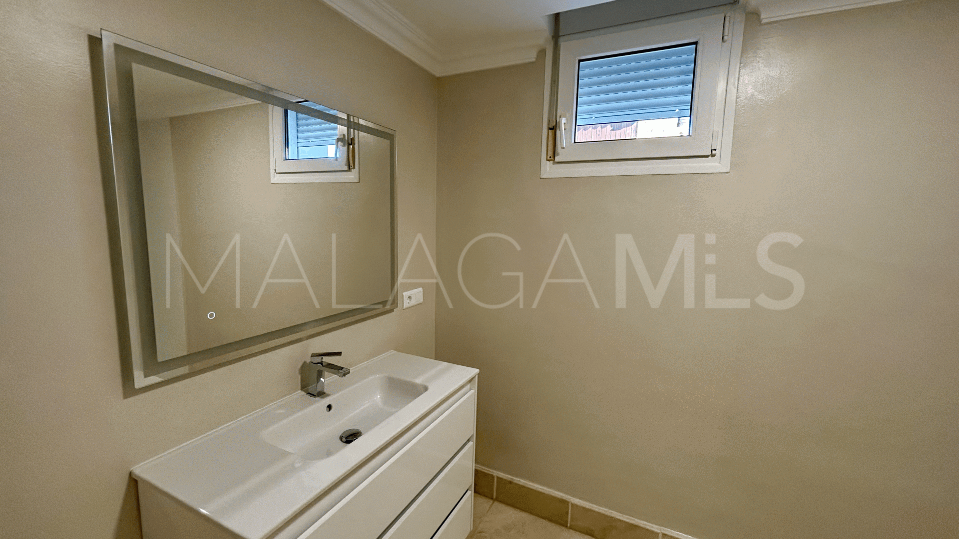Villa for sale in Estepona