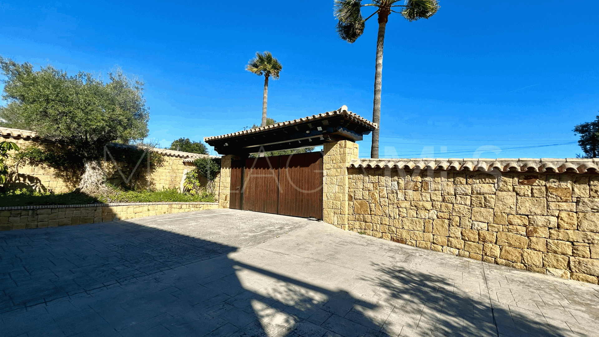 Villa for sale in Estepona