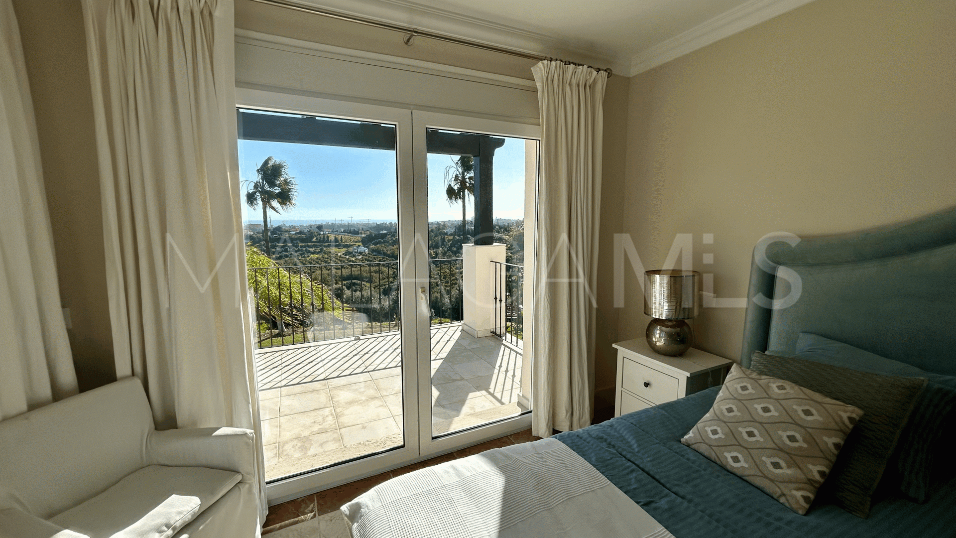 Villa for sale in Estepona
