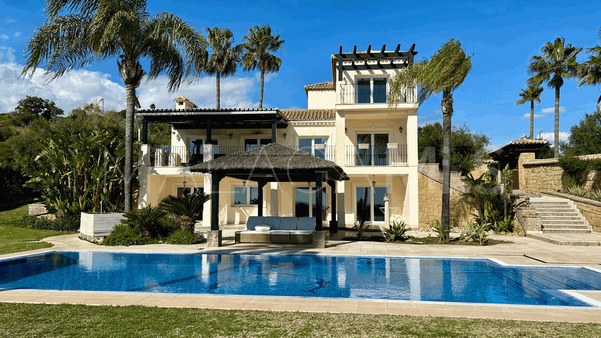 Villa for sale in Estepona