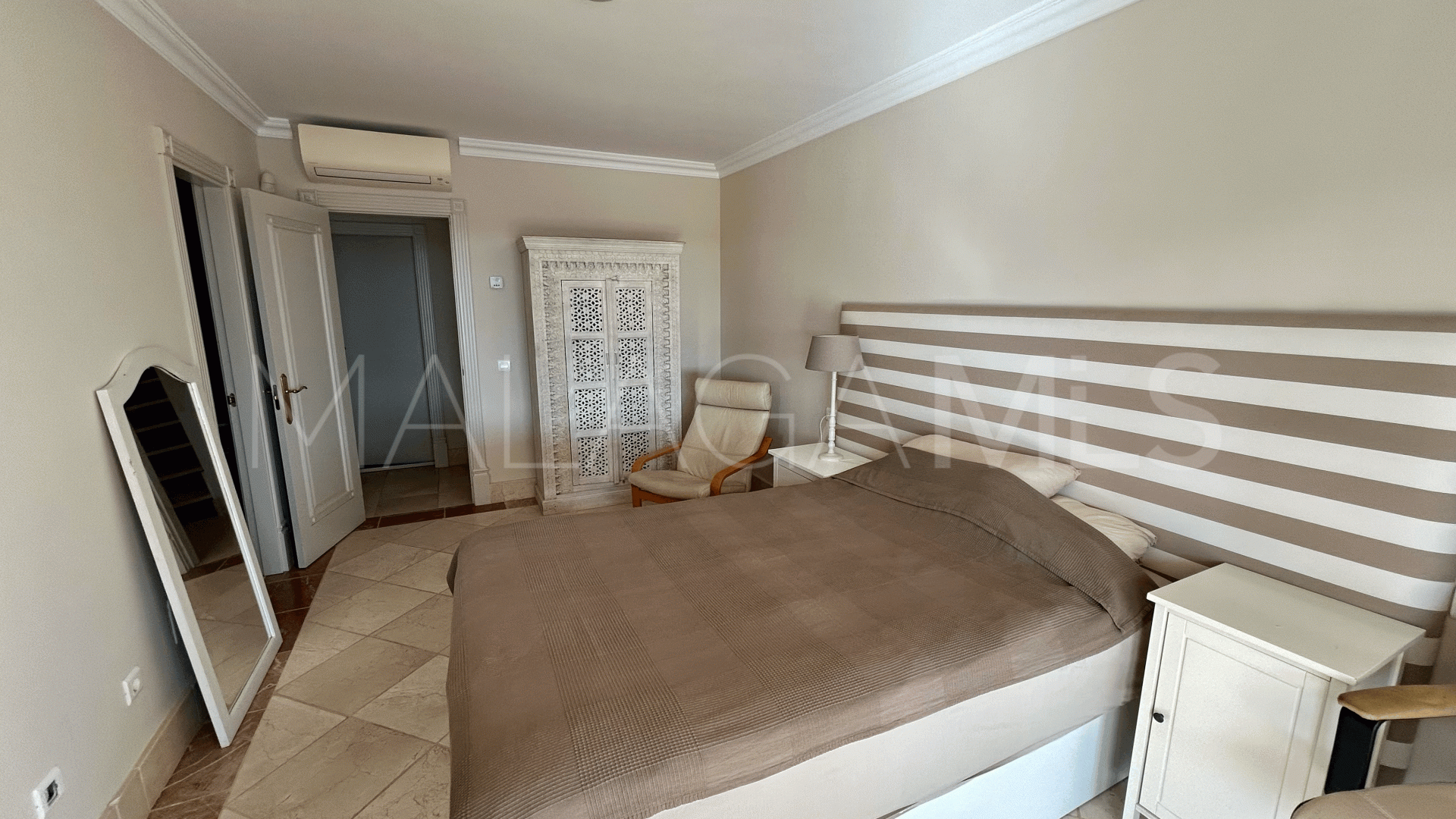 Villa for sale in Estepona