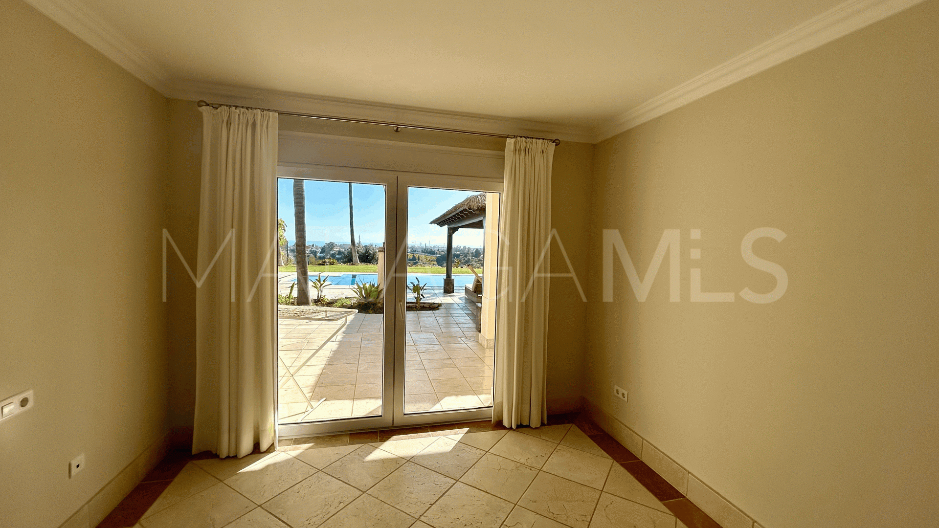 Villa for sale in Estepona