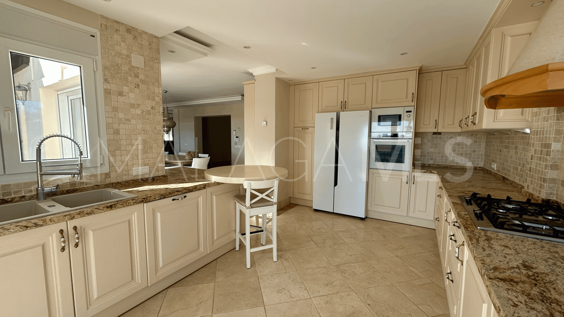 Villa for sale in Estepona