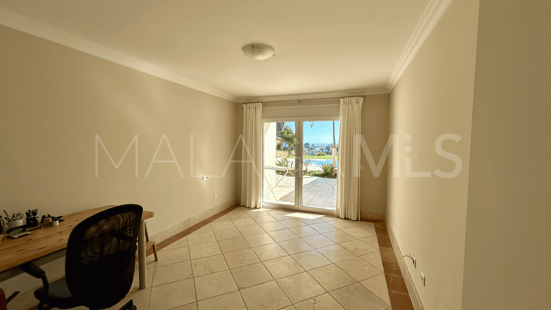 Villa for sale in Estepona