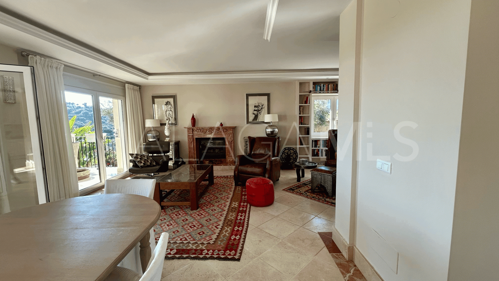 Villa for sale in Estepona