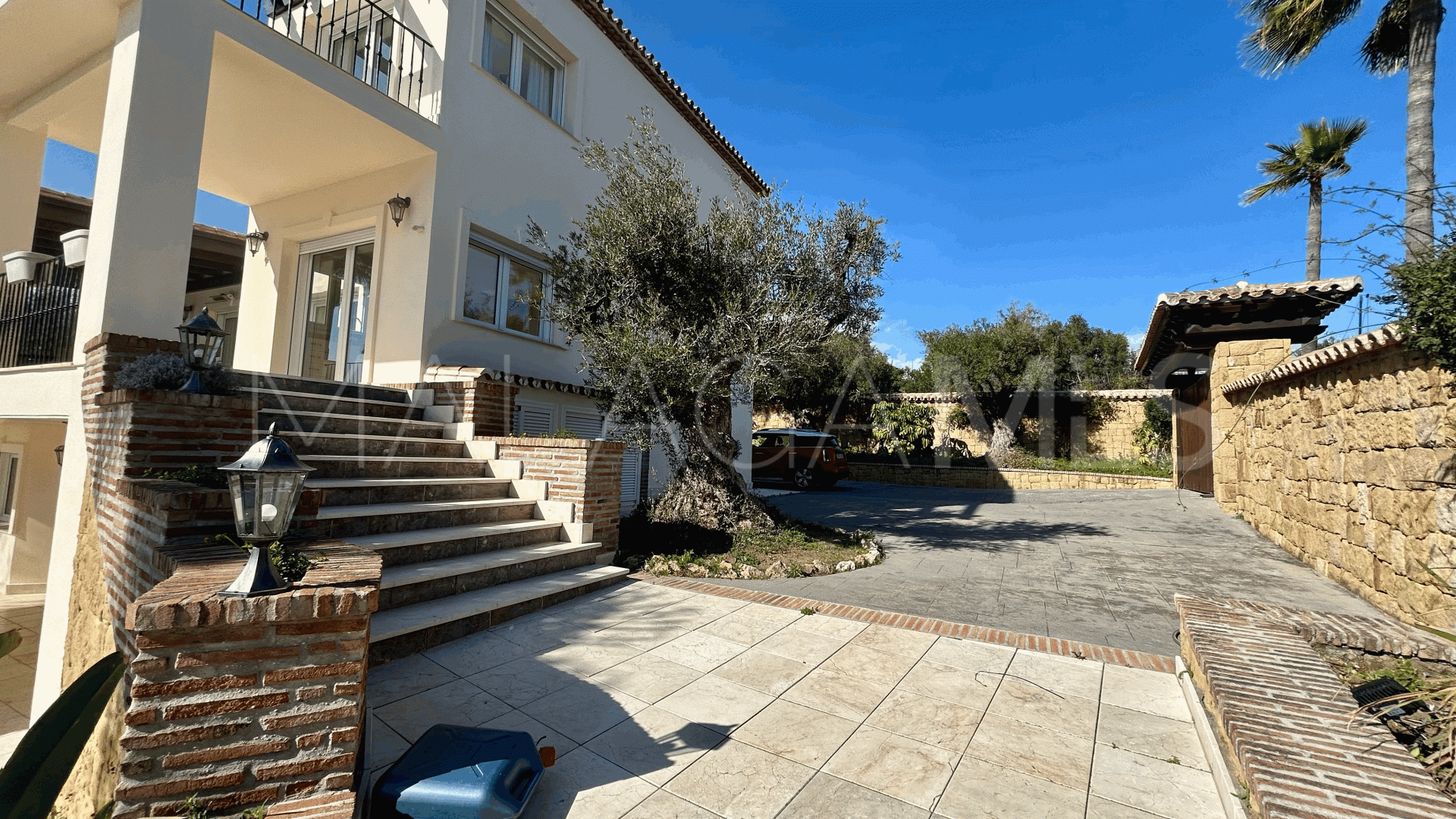 Villa for sale in Estepona