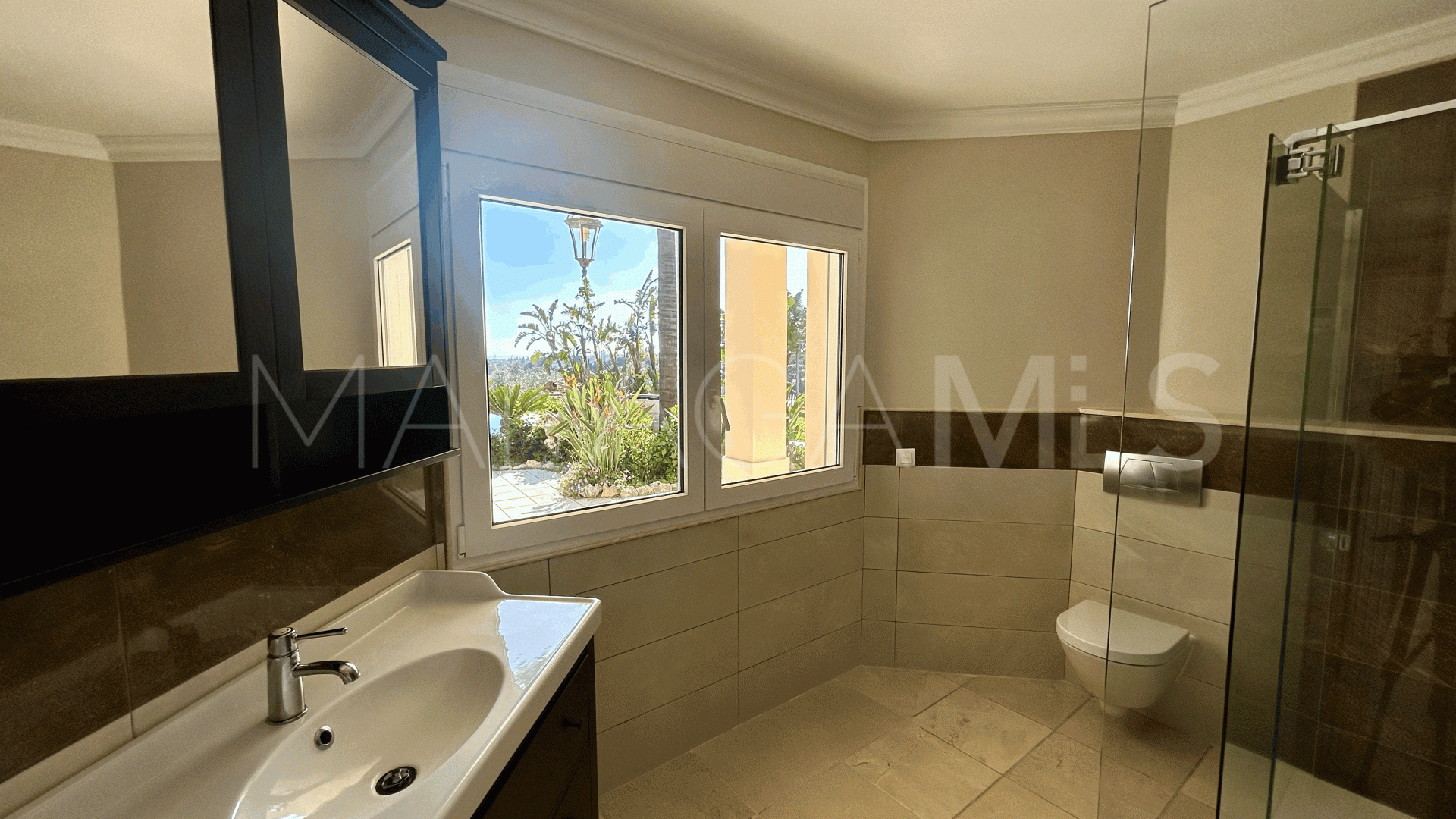 Villa for sale in Estepona