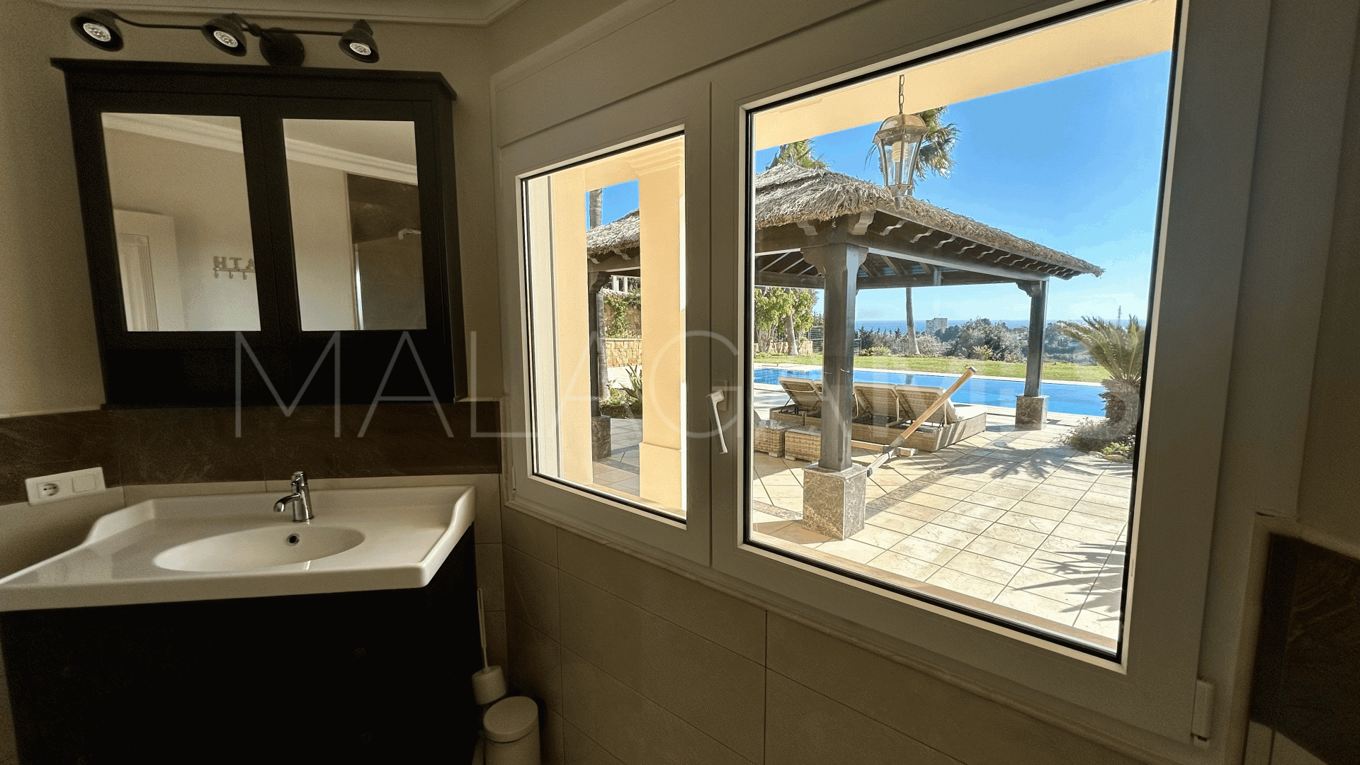 Villa for sale in Estepona